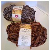 New Circulo Wet Velvet Yarn 2 Skeins Craft