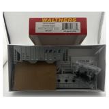 Walthers 100 Ton Cement Covered Hopper DM&E