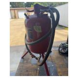 Central Pneumatic 20lb Abrasive Blaster