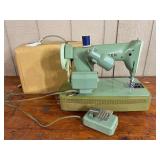 Singer Model 185J Sewing Machine w/Case