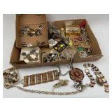 Jewelry, Men's & Religious Awards