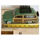 NICE Signature 1949 Ford Woody Wagon 1:34 Scale