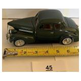 1:24 scale diecast dark green 1939 Chevrolet Coupe