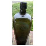 10.5ï¿½  GREEN GLASS DUTCH CASE GIN BOTTLE /ships