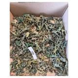LARGE LOT OF VINTAGE GREEN ARMY MEN / SHIPS