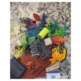 ASSORTED PLASTIC TOYS LOT / PARTIAL FORT APACHE???