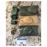 TOY LOT / 4 PLASTIC TANKS 2 JEEPS / SHIPPING