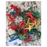 VINTAGE LOT OF PLASTIC TOY INDIANS / SHIPS