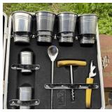 VINTAGE THE PORTABLE PUB BY LONDONAIRE /ships