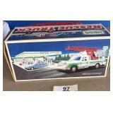 1997 HESS TOY TRUCK IN BOX  / Ships