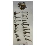 COLLECTION OF ANTIQUE & VINTAGE SKELETON KEYS