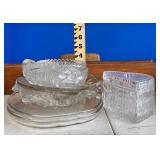 A MIXED LOT OF VINTAGE GLASS, NO SHIPPING