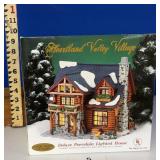 Heartland Valley Porcelain Lighted House / Ships