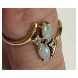 10K yellow gold opal & diamond vtg ring
