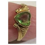 vtg 10K yellow gold ring heart shape w/peridot