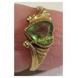 10K yellow gold ring heart shape w/peridot