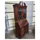 solid mahogany gov Winthrop style Maddox desk