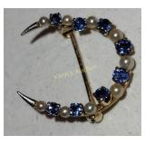 14K yellow gold brooch with sapphire & pearls