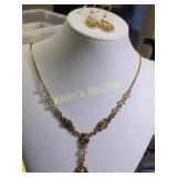 vtg Victorian style necklace & earrings  like new
