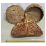 vintage baskets lot of 2 1 is lidded, woven