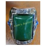 vtg style ring w/ rectangular green stone w/ blue