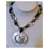 crystal & shell  necklace mop too 21'