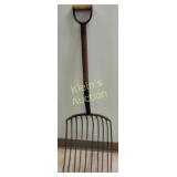 antique 10 tine potato farm cast iron pitch fork