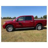 2005 Nissan V8 Titan Ext. Cab. 4X4 Pickup Truck