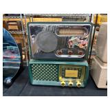 Nice Silvertone Teal Radio