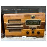 #86 Vintage Tabletop Radio Midwest Radio Co. USA Model # 900390