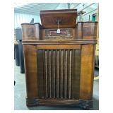 #140 Philco Large Console Radio 