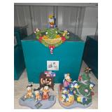 Holiday Hat Trick Donald, TV, Huey, Dewey and Louie 258/1000 #4001762,Donald and Chipmunks Christmas