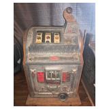 Vintage Mills Novelty Co. 25C Slot Machine