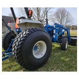 Ford -New Holland 1920 with 7308 Loader Ford -New Holland 1920 with 7308 Loader