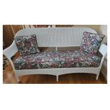 Vintage-style White Wicker Sofa Vintage-style White Wicker Sofa