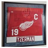Detroit Red Wings, Steve Yzerman Signed Jersey
