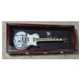 The Who PETE TOWNSHEND Signed Guitar in Case