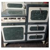 Antique ï¿½Favoriteï¿½ Cast-Iron & Enamel Gas Range