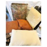 LARGE GROUP OF PILLIOWS