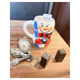 SNOWMAN MUG ACORN MEASURING SPOON MOTHER OF PEARL