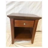 1 DRAWER NIGHTSTAND 18IN W 14D 32H
