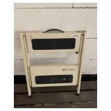 FOLDING STEP STOOL.