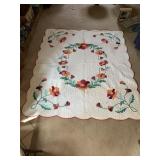 84" X 72 FLOWER DESIGN HAND STITCH QUILT - VERY