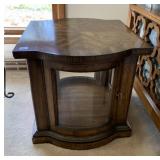 GLASS 4-SIDED TABLE 21" H X 22" W X 24" D -