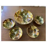 PLASTIC UNUSUAL SALAD SET W/ 4 BOWLS