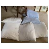 PILLOWS 6 ASSORTED IN BOX