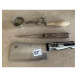 CLEVER, WOOD HANDLE ICE-CREAM SCOOP