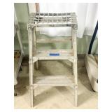 ALUMINUM STEP LADDER