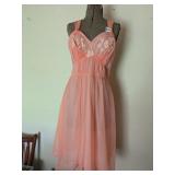 ARTEMIS FLIRTY PEACH NYLON SLEEP GOWN LACE CUPS