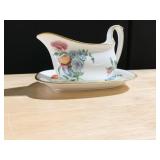 WEDGWOOD GRAVY BOAT WITH LINER COLONIAL SPRAYS